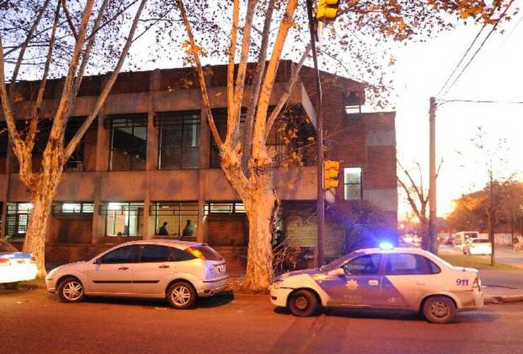 El cadáver de Acosta fue derivado al Instituto Médico Legal para la realización de una autopsia.