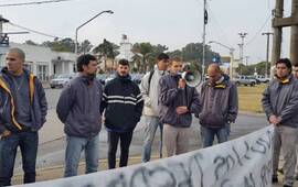 El viernes de la semana pasada los trabajadores encabezaron una movilización al Ministerio de Trabajo. Crédito foto: Diario El Sur
