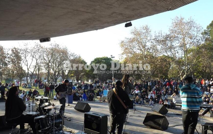 El anfiteatro municipal fue el espacio elegido para desarrollar la jornada solidaria por Thiago Crisafulli