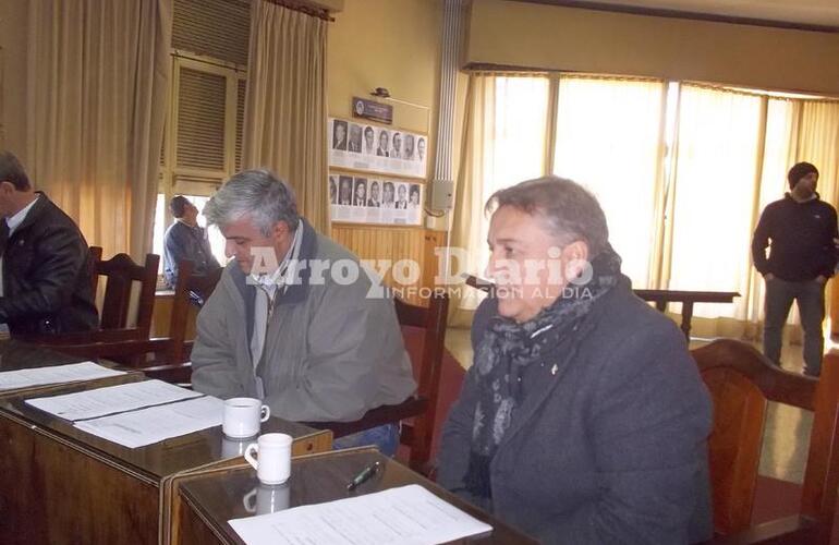 En el Concejo. Nizar Esper y Gabriel Oliv&eacute; este martes en sesi&oacute;n p&uacute;blica