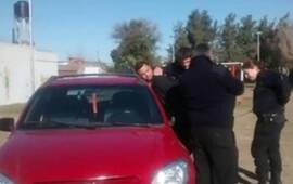 El agente fue demorado por los uniformados de la comisaría de Fray Luis Beltrán.