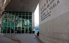 La nena de cuatro años está internada en el Hospital de Niños.