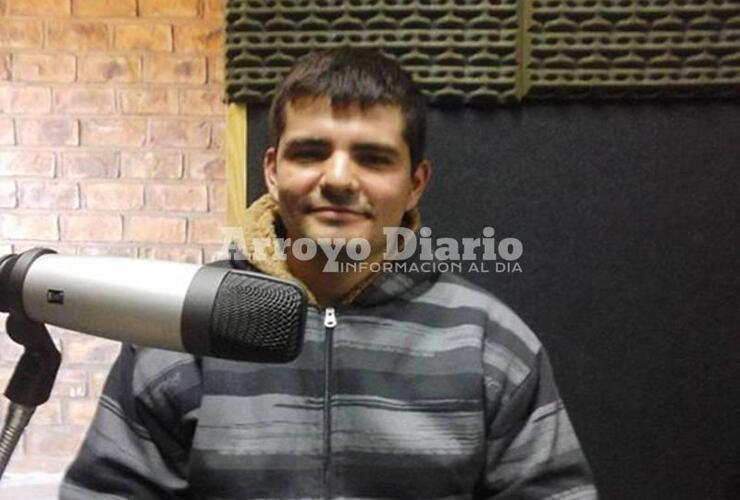 En la radio. Juan Andrés Isnardi esta mañana visitó los estudios de Radio Extremo 106.9 y convocó a la reunión que se llevará a cabo este sábado