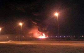 La imagen. Una vista del incendio desatado esta madrugada. Crédito foto: @leodelga2