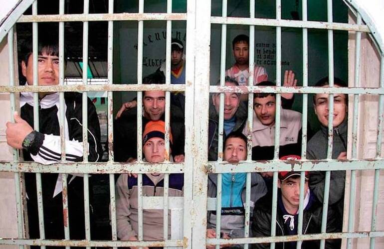 Presos pero con m&aacute;s plata que un jubilado. El aumento del SMVM dispar&oacute; sus haberes. Foto: Cedoc