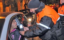 Controles en la noche. El límite actual es 0,5 gramo de alcohol en sangre y puede bajar a cero.