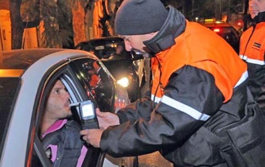 Controles en la noche. El límite actual es 0,5 gramo de alcohol en sangre y puede bajar a cero.