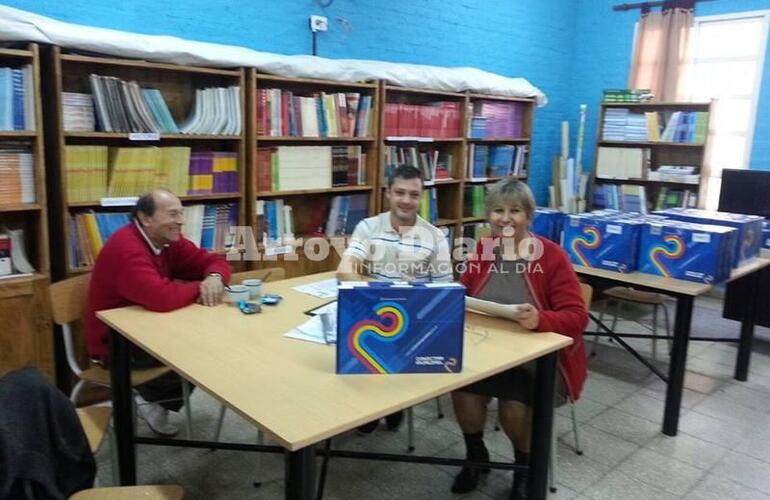 Contentos. La comunidad educativa de la escuela sumamente feliz con el arribo de las nuevas máquinas Contentos. La comunidad educativa de la escuela sumamente feliz con el arribo de las nuevas máquinas