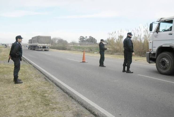 Operativo de saturación policial de la semana pasada, realizado en Empalme, Theobald y Villa Constitución. Crédito: Diario El Sur