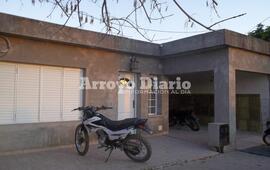 Los ladrones ingresaron por una de las ventanas que da al frente de la vivienda