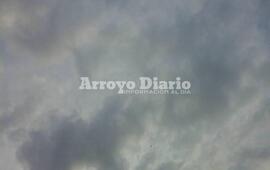 Hubo sol pero el cielo permanecía cubierto este mediodía en Arroyo Seco