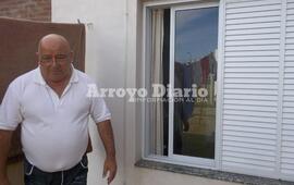 Por la ventana. Jorge Gerez, víctima del robo, contó que los ladrones ingresaron luego de barretear una ventana trasera de la vivienda de Ameghino 69