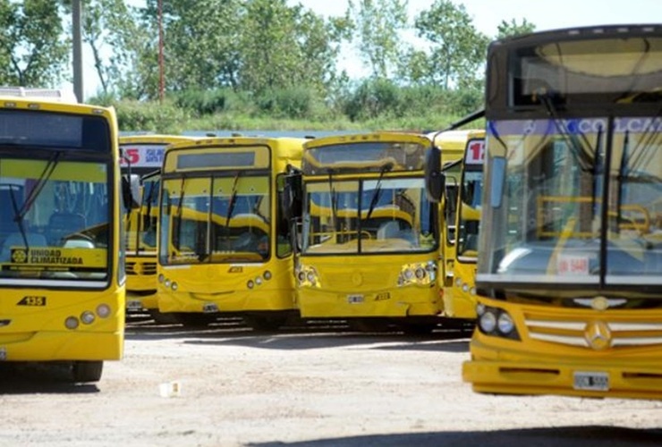 Alerta. Las 17 líneas de colectivos amarillos no son las únicas en problemas. Semtur y La Mixta también tienen inconvenientes.