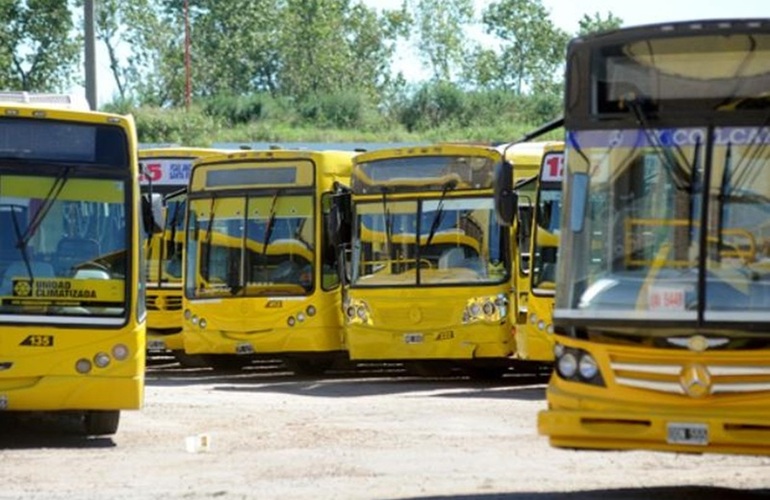 Alerta. Las 17 líneas de colectivos amarillos no son las únicas en problemas. Semtur y La Mixta también tienen inconvenientes.