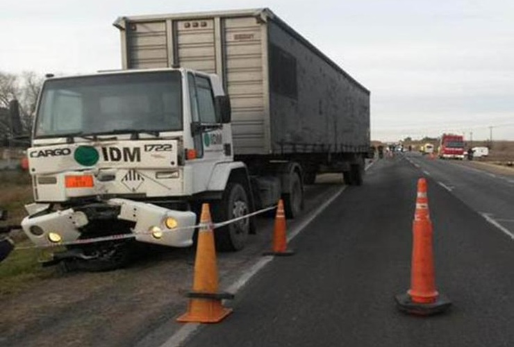 El tránsito permanece cortado totalmente a la altura del kilómetro 2. Foto:Twitter