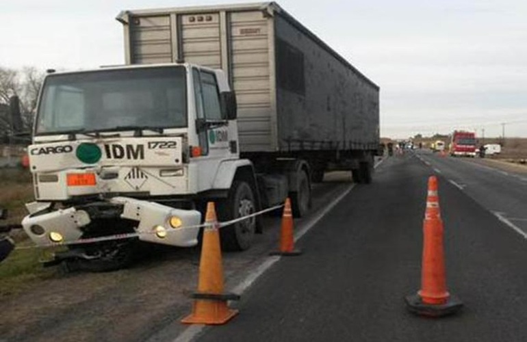 El tránsito permanece cortado totalmente a la altura del kilómetro 2. Foto:Twitter