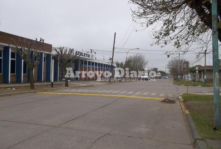 Frente al club. Garibaldi y Mitre