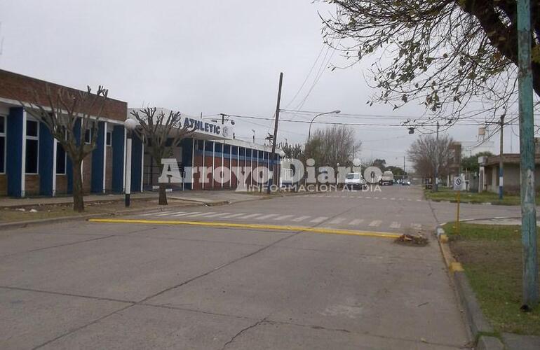 Frente al club. Garibaldi y Mitre