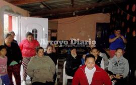 Reunidas. Las mamás se juntaron en el día de ayer y decidieron presentarse hoy en el municipio. Tras la insistencia, lograron un encuentro con María José Lauri a quien le agradecieron la atención que tuvo con ellas. Foto: Archivo AD