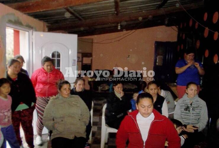 Reunidas. Las mamás se juntaron en el día de ayer y decidieron presentarse hoy en el municipio. Tras la insistencia, lograron un encuentro con María José Lauri a quien le agradecieron la atención que tuvo con ellas. Foto: Archivo AD