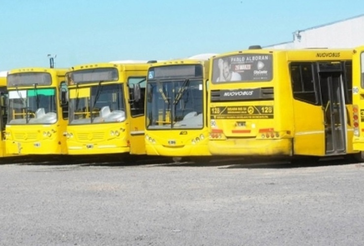 Los coches amarillos de Rosario Bus seguirán guardados por la medida de fuerza. Foto: Rosario Bus