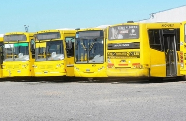 Los coches amarillos de Rosario Bus seguirán guardados por la medida de fuerza. Foto: Rosario Bus