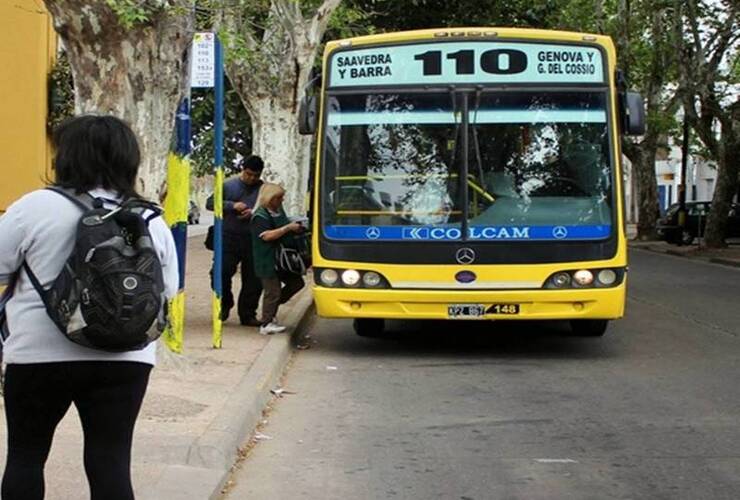 A la medianoche volvían a circular los colectivos amarillos de Rosario Bus. Foto: Rosario3.com