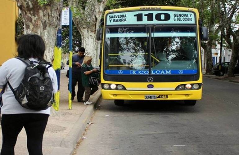 A la medianoche volvían a circular los colectivos amarillos de Rosario Bus. Foto: Rosario3.com