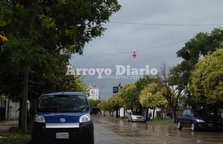 Asfato mojado pero sin lluvias a la vista