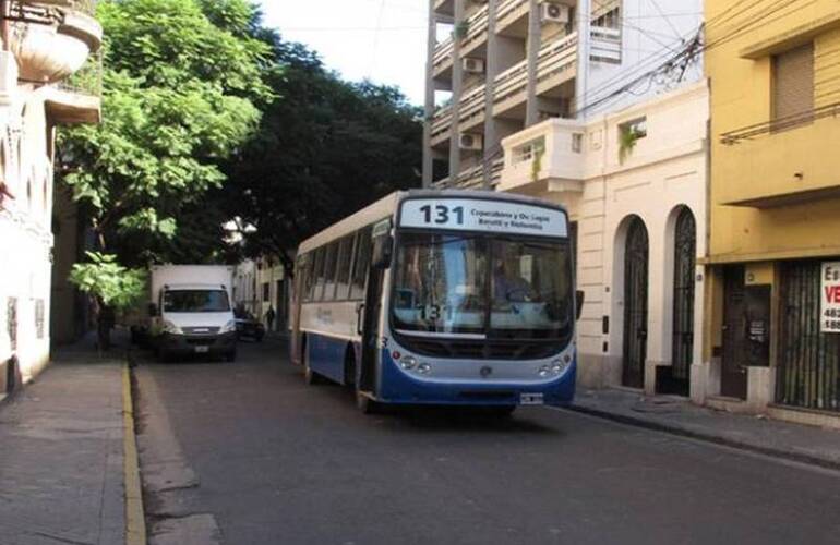 El asalto se produjo en un micro de la l&iacute;nea 131, de la empresa Semtur. Foto de archivo: A. Celoria