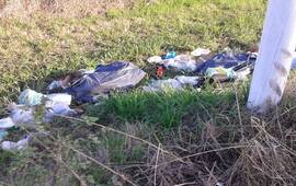 Imagen de Basura sobre el camino al Rowing