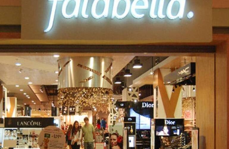 Imagen de Due&ntilde;o de Falabella acusado por delito de trata de personas