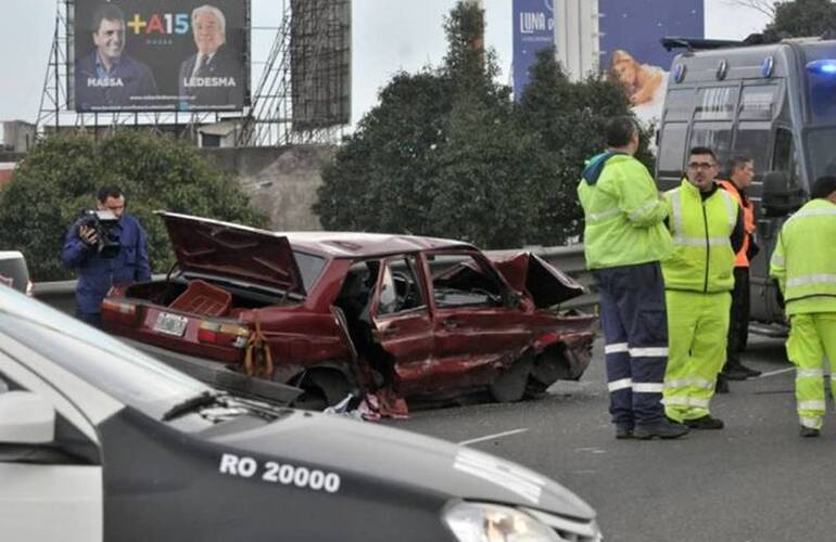 Imagen de Inseguridad vial: Escaparon de un control policial y chocaron: un muerto y seis heridos