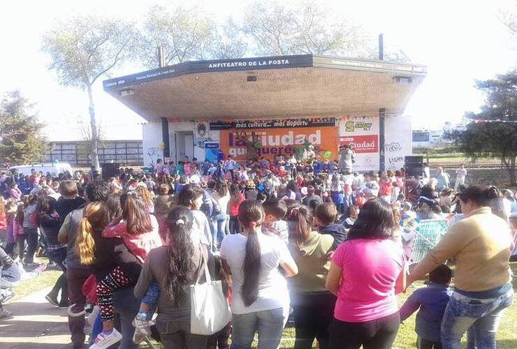 El tiempo acompañó y gran cantidad de familias se acercaron al Antifeatro. Foto: Facebook Canal Seis Arroyo Seco