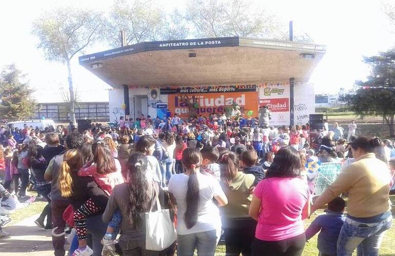 El tiempo acompañó y gran cantidad de familias se acercaron al Antifeatro. Foto: Facebook Canal Seis Arroyo Seco