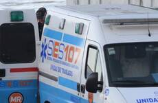 El cuerpo de Gerardo Escobar es retirado por personal de Prefectura a la altura de la Zona Franca de Bolivia. Foto: F. Guillén