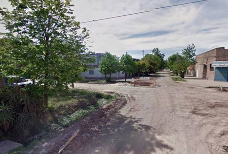 El cuerpo estaba tendido sobre calle Constitución.