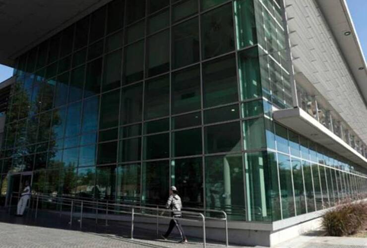 El joven de 27 años se encuentra internado en el Heca