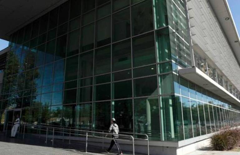 El joven de 27 años se encuentra internado en el Heca