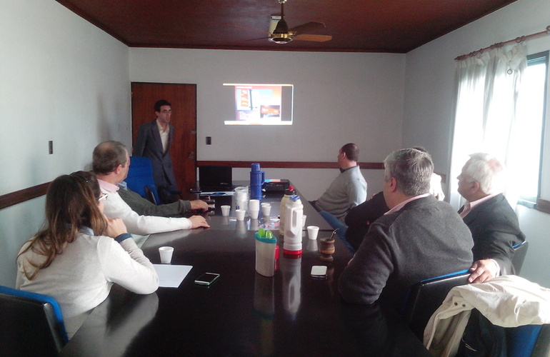 La presentaci&oacute;n sobre el funcionamiento de la Aplicaci&oacute;n se realiz&oacute; este mi&eacute;rcoles en la municipalidad. Foto: Florencia D&acute;Alonzo