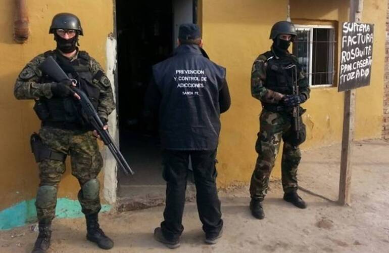 Allanaron dos viviendas en Villa Gobernador Gálvez. Foto: Prensa DGPCA