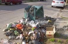 Así quedó el contenedor incendiado y no es el primero que sufre las consecuencias del vandalismo