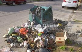 Así quedó el contenedor incendiado y no es el primero que sufre las consecuencias del vandalismo