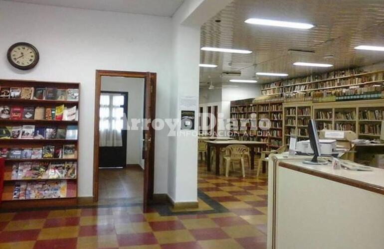 La Biblioteca Popular "Bernardino Rivadavia" está ubicada en Belgrano 514, Arroyo Seco