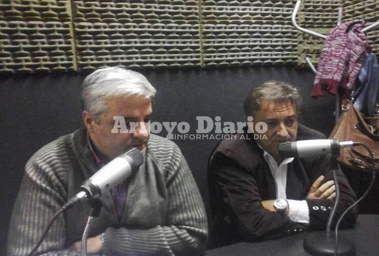 Nizar Esper y Gabriel Olivé en los estudios de Radio Extremo 106.9