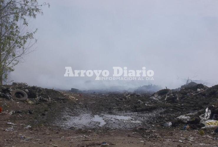 Imagen de Incendio en el basural: el aire se torna irrespirable y se multiplican las quejas