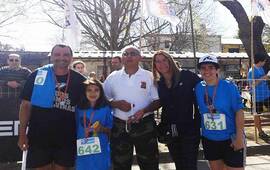 Yanina Guarneri junto a ex combatientes y participantes del evento. Foto: Facebook
