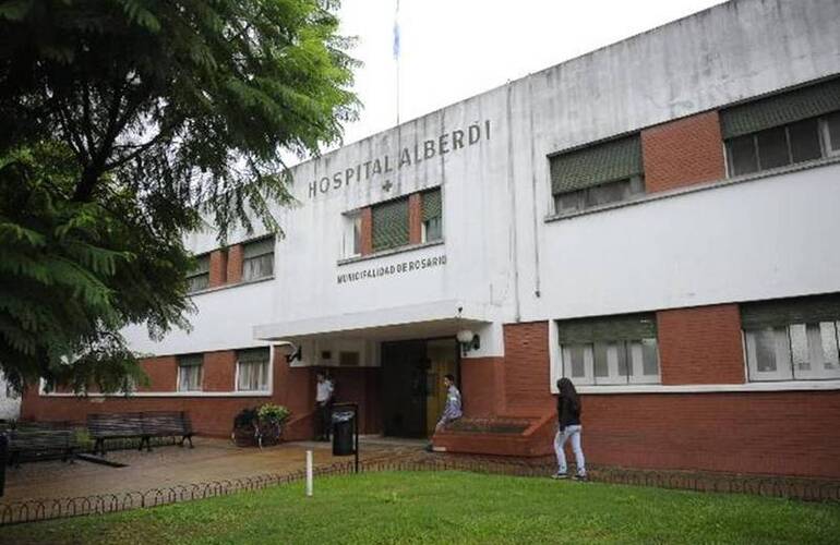 La víctima fue trasladada al Hospital Alberdi por su propio agresor. Poco después falleció.