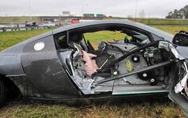 El Audi R8. El vehículo iba por Circunvalación y, al doblar hacia la autopista a Córdoba, dio varios tumbos.