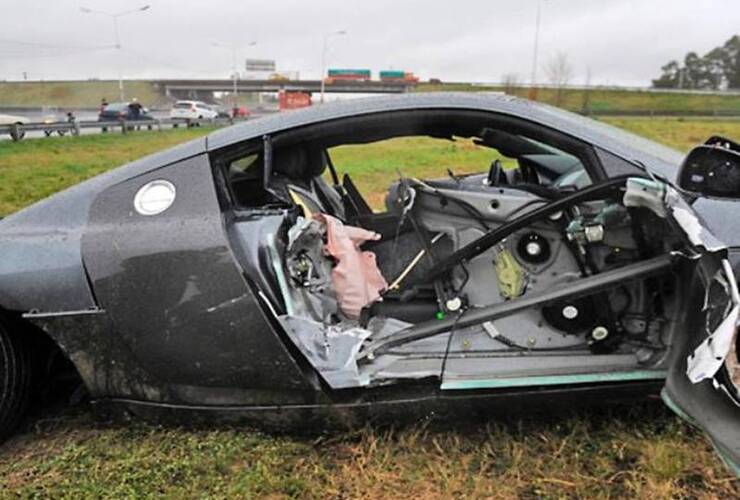 El Audi R8. El vehículo iba por Circunvalación y, al doblar hacia la autopista a Córdoba, dio varios tumbos.